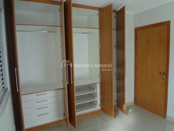 Imagem Amplo apartamento para locação em rua tranquila, com 4 dormitórios, sendo 1 suíte com hidromassa...