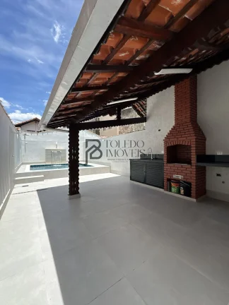 Imagem Casa moderna com piscina no bairro Canto do Forte!