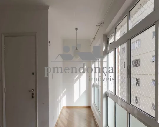 Imagem Apartamento com living para 02 ambientes com piso laminado, 02 dormitórios, banheiro, dependência ...