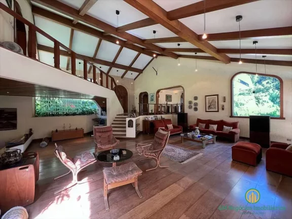 Imagem Linda casa com 5 suítes + apto hóspedes! Cond. Pq Silvino Pereira