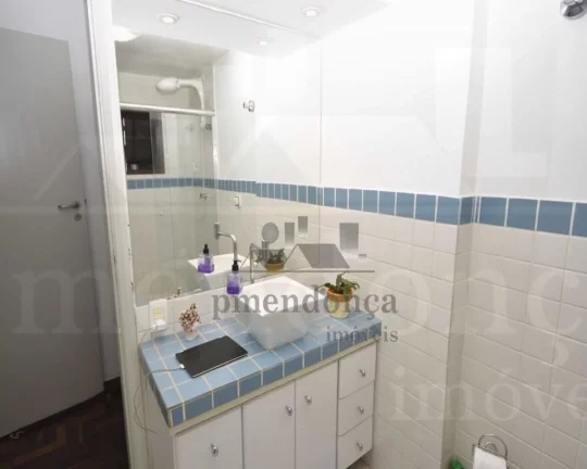 Imagem Apartamento Ensolarado, amplo, e muito conservado...possui sala para dois ambientes, 03 dormitórios...