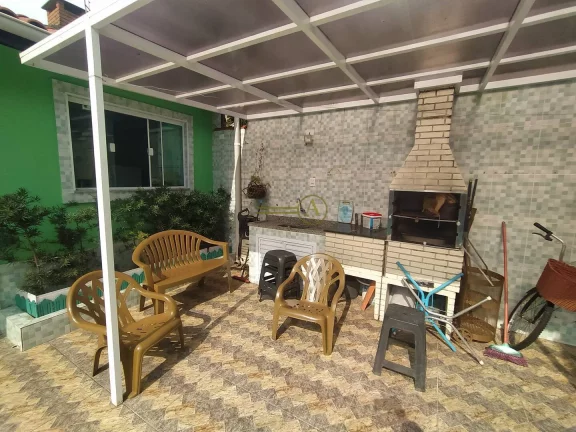 Imagem Casa com 3 dorms + Edícula, á 700m da Praia á venda em Peruíbe