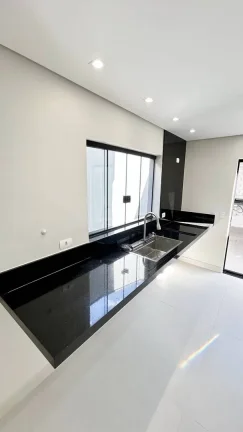 Imagem Sobrado de 155 m² 3 Dormitórios sendo 3 Suítes e 2 Vagas de Garagens