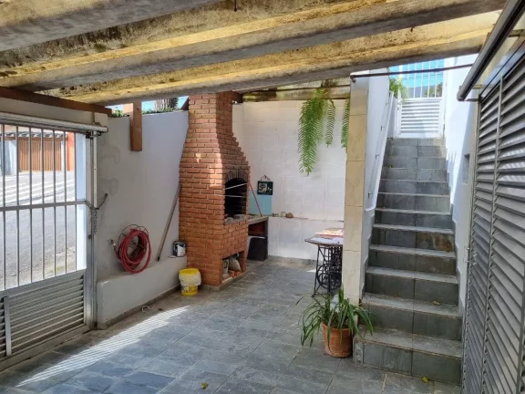 Imagem Casa com 192 m² 2 Dormitorios sendo 2 Banheiros e 4 Vagas de Gargens