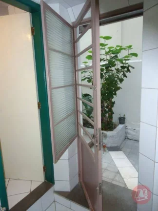 Imagem Apartamento com 2 dormitórios à venda, 89 m² por R$ 250.000 - Independência - Porto Alegre/RS