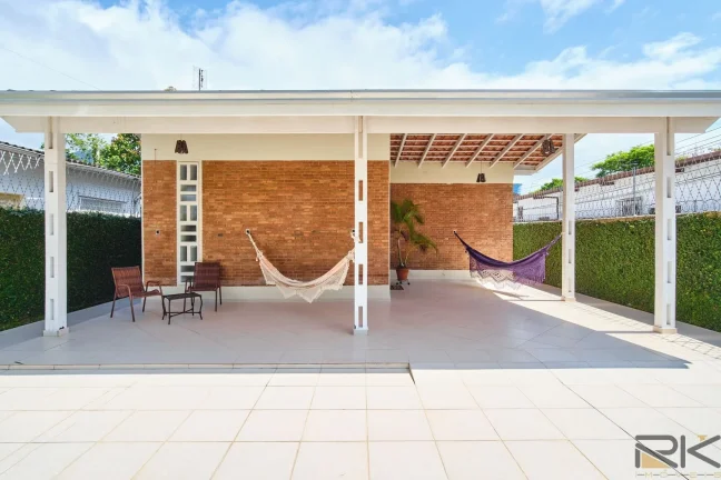 Imagem CASA CENTRO UBATUBA-SP com 3 dormitórios,3 suítes, 1 banheiro social,varanda goumet com churrasqueira,edícula no fundos