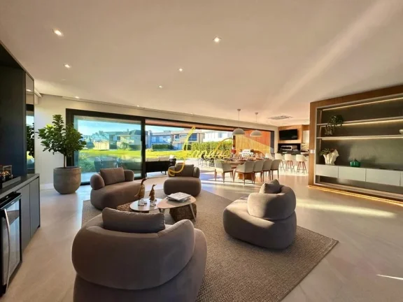 Imagem Sobrado Beira Lago, mobiliado e decorado com 05 suítes sacada/piscina