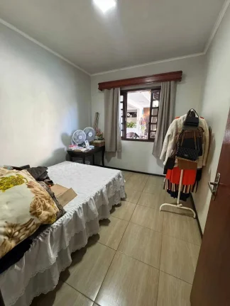 Imagem Casa com 3 dormitórios sendo 1 suíte e 1 vaga de garagem no bairro Guanabara em Joinville SC