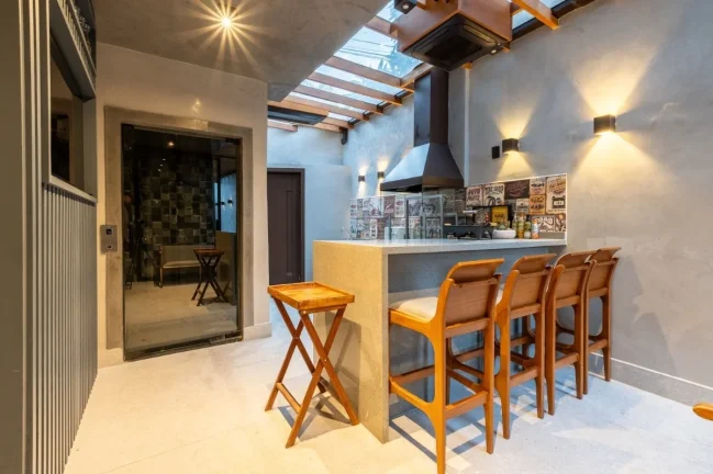 Imagem Casa Sobrado Planalto Paulista - 381M², 3 Dorms, 2 Suítes, 3 Vagas, Piscina, Churrasqueira, Hidromassagem, Espaço Gourmet, Closet, Aquecimento Solar.