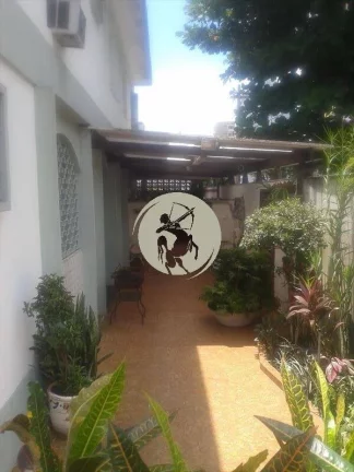 Imagem OPORTUNIDADE! SOBRADO DE ESQUINA IDEAL PARA COMERCIO OU MORADIA PRECISA DE MODERNIZAÇÃO