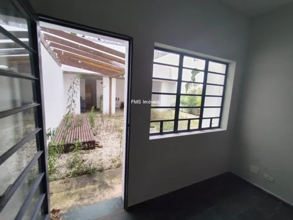 Imagem Locação de Prédio Comercial no Alto da Lapa: 12 Salas, 4 Banheiros, 3 Vagas de Garagem, 300m² de Área