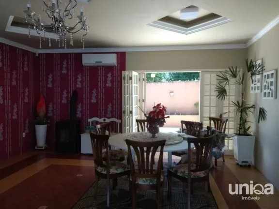 Imagem Bairro São José próximo a UFSM. Linda casa 5 dormitórios Garagem Piscina