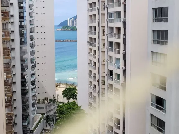 Imagem PITANGUEIRAS - UMA QUADRA PRAIA COM VISTINHA PARA O MAR, EXCELENTE APARTAMENTO TOTALMENTE REFORMADO, 108 M² ÚTEIS, GARAGEM NO PRÉDIO.