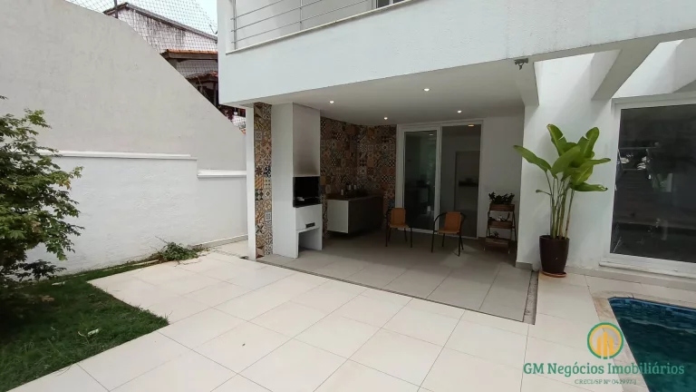 Imagem Casa com 3 suítes e piscina em condomínio de alto padrão na Granja Viana
