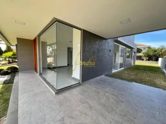 Imagem Casa térrea em condomínio fechado com 04 suites