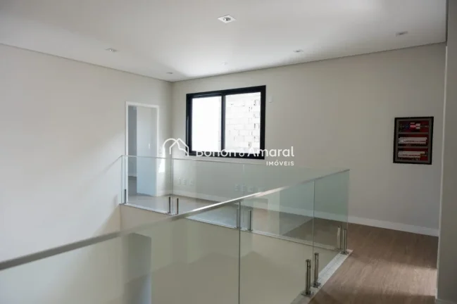 Imagem Sobrado em condomínio com 235m² de área construída.
São 3 dormitórios, sendo 3 suítes amplas ...