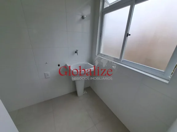 Imagem Sobreposta alta à vendacom 155m², 3 quartos, 2 suítes, piscina, churrasqueira por R$1.300.000,00 no Embaré em Santos