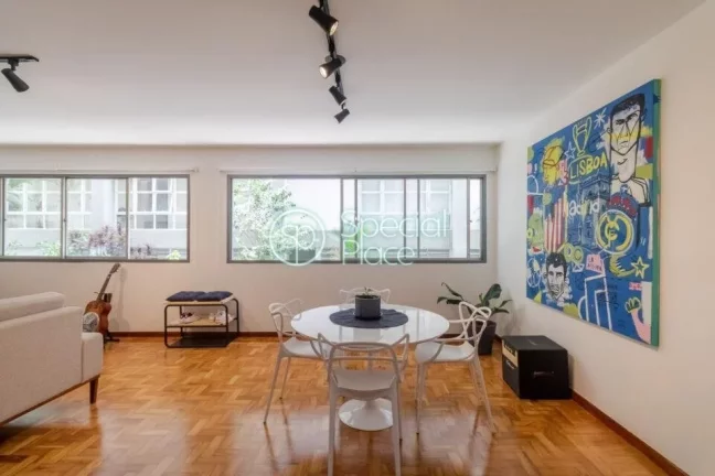 Apartamento com reforma recente e moderna Jardim Paulista. - Área: 125,00m² - Living com amplos ja...