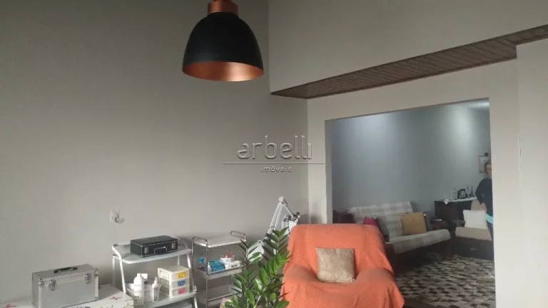 Imagem Explore este encantador sobrado em estilo colonial localizado no Butantã, com fácil acesso ao Metr...