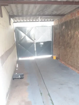Imagem Casa em ótima localização em Santa Terezinha, com 03 dormitórios sendo 01 com AE, sala, banheiro...