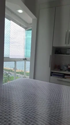 Imagem Vendo apartamento de três quartos com suíte na Rodovia do Sol de frente para o mar, andar alto, com duas vagas de garagem.