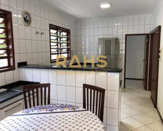 Imagem Excelente Residência Averbada para Venda no Atiradores! Localizada no bairro Atiradores, próximo a...