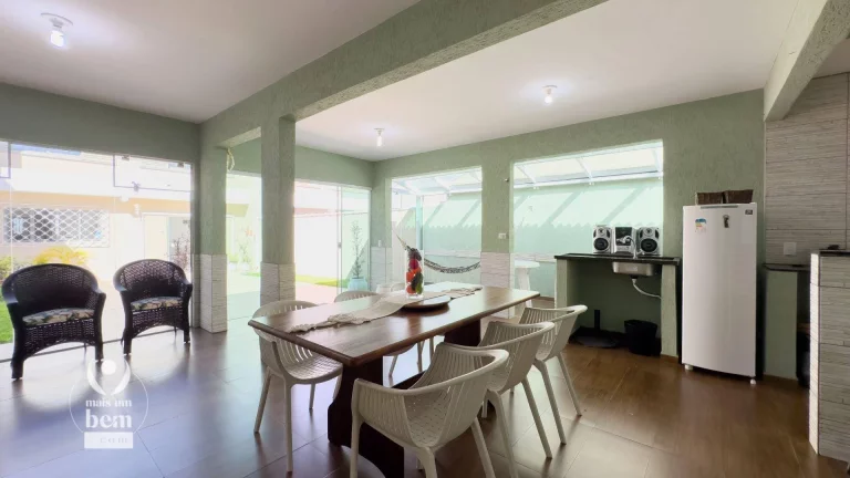 Imagem Sobrado com 4 Quartos, 1 Suíte, área Gourmet, ACEITA IMÓVEL DE MENOR VALOR, à venda, 265 m² por R$ 1.100.000 - Guabirotuba - Curitiba/PR