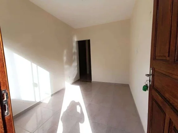 Imagem Ótima Oportunidade: Casa Nova com Suíte e Terreno para Futuros Projetos