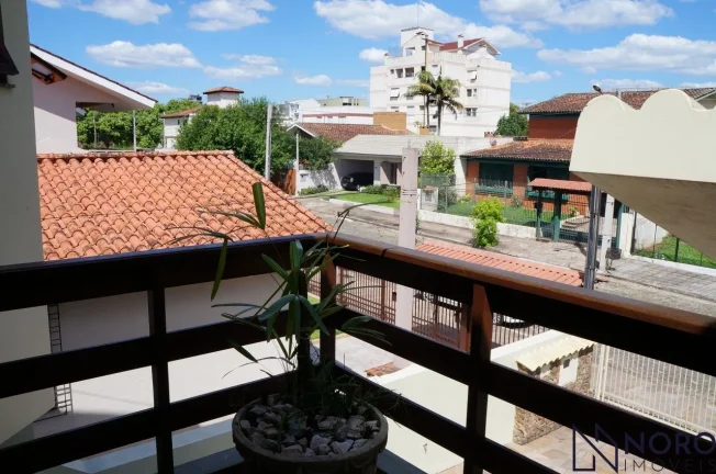 Imagem Casa ampla , 3 dormitórios, suíte,2 vagas de garagem no Bairro Duque de Caxias.