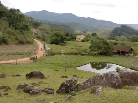 Imagem Sitio com 180.000 m², com 2 lagoas em Camboriú/SC