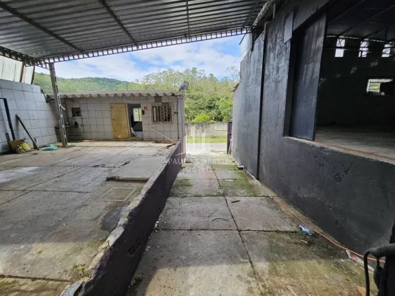 Imagem Aluga Galpão 500m², Azulejado todo, Monovia 2 toneladas, Doca, 5 banheiros , escritório por R$12.100,00/mês em Tanque Caio, Ribeirão Pires-SP