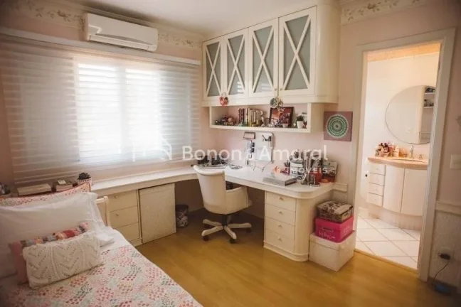 Imagem Casa de condomínio com 498 m² e 6 quartos