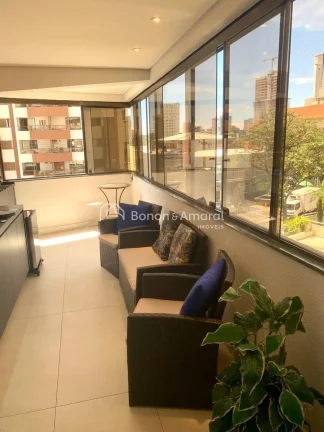 Imagem Este lindo apartamento de 110 m² foi totalmente reformado e decorado com excelente gosto, oferecend...