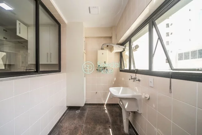 Imagem Apartamento belíssimo, com ambientes amplos em uma planta bem distribuída. Conta com 3 dormitório...
