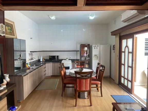 Imagem Venda, 176m2, Casa Principal Com 2 Suítes, Espaço Gourmet e Piscina, Sistema de Energia Solar, Trindade - Florianópolis/SC