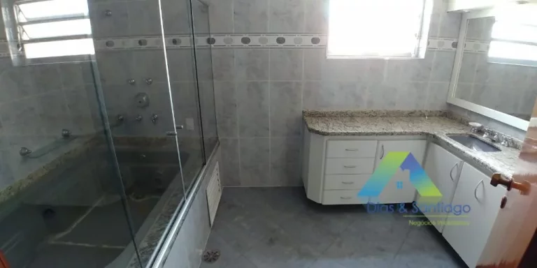 Imagem SANTO ANDRÉ Sobrado 350M², 3 suítes, espaço gourmet, 5 vagas com ótima localização e valor !!!