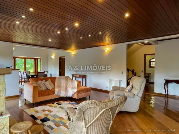 Imagem Casa em Campos do Jordão | Alto do Capivari | 4 Suítes, Lareira e Vista