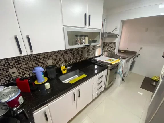 Imagem PITANGUEIRAS - APARTAMENTO REFORMADO COM LAZER, SÃO 3 DORMITÓRIOS SENDO 1 SUÍTE, 1 QUADRA DA PRAIA.