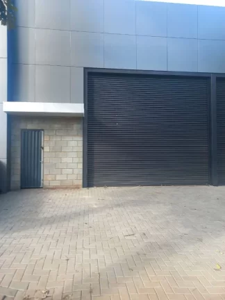 Lindo barracão de 133m2 de construção, Ótimo para indústria e comercio. Em avenida de fácil ac...