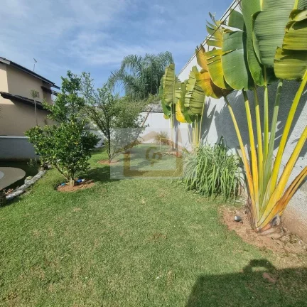 Imagem Linda!!! Casa com 3 quartos sendo Duas Semi Suítes, 4 vagas