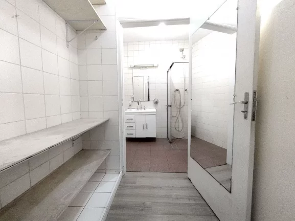 Imagem Excelente Casa ( Sobrado) na Vila Madalena para modernização em terreno de 550m²