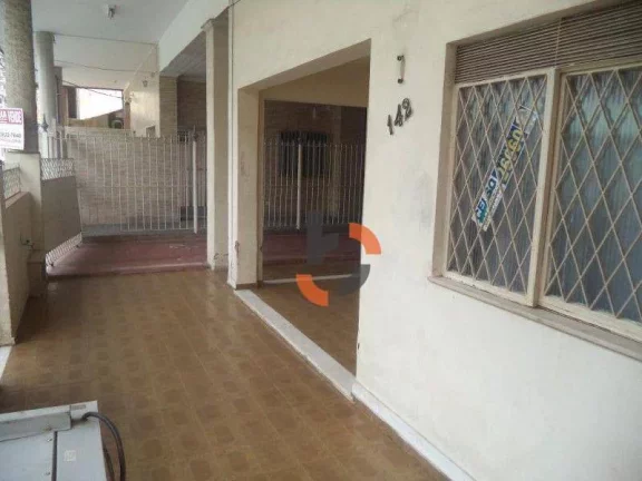 Imagem Oportunidade no Centro de NI: Casa Térrea com 2 Vagas a Pé do Calçadão