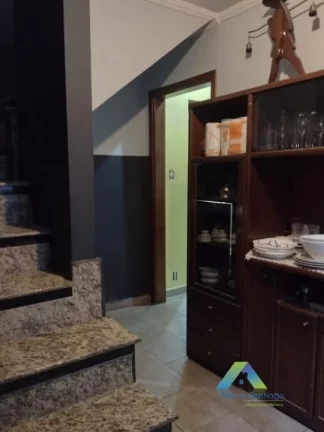 Imagem Sobrado com 4 Quartos e 4 banheiros à Venda, 175 m² por R$ 864.990
