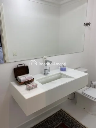Imagem Lindo e espaçoso apartamento com 218m² de área. Recém reformado, possui 4 dormitórios, sendo 2 ...
