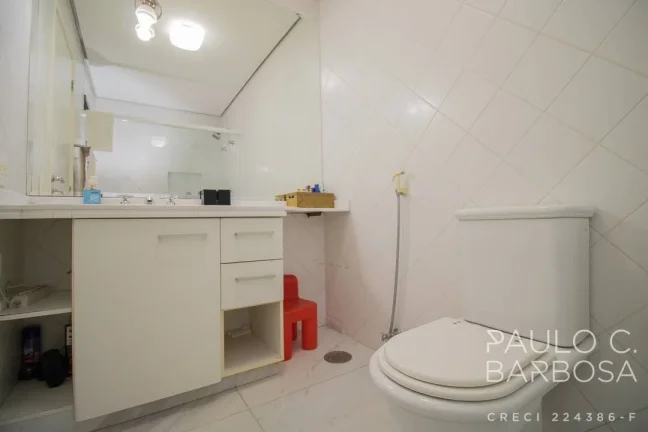 Imagem Apartamento amplo com 3 suítes, living com janelões - 4 vagas - 247m²