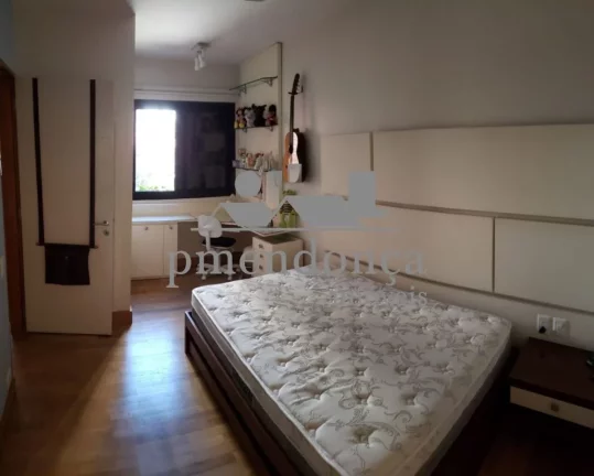 Imagem Apartamento Duplex com 173 m2, totalmente renovado a venda em Perdizes, 2 suí­tes e 3 vagas