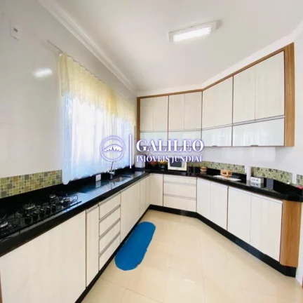 Imagem VENDA SOBRADO NO JUNDIAI MIRIM - Com 210m² - 03 dorms - 03 banheiros - Área de churrasqueira - 04 vagas de garagem - Fino acabamento.