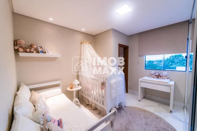 Imagem Luxuosa Casa no Cond. Quintas do Sol com 4 Suítes e 430m²