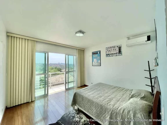Imagem Casa de esquina com vista para o campo de golfe do São Fernando Golf Club.