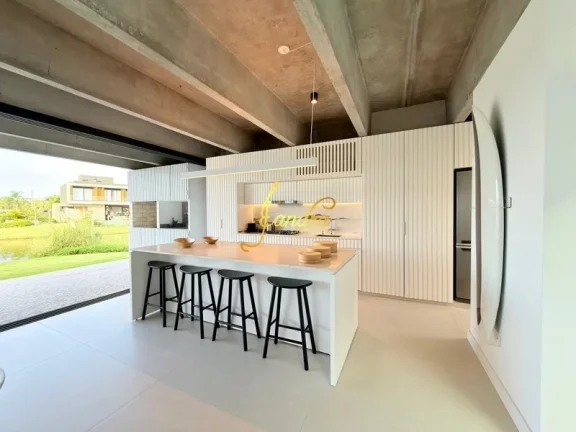Imagem Casa contemporânea no condomínio Sense beira lago